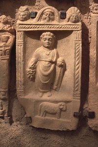Stele con figura umana